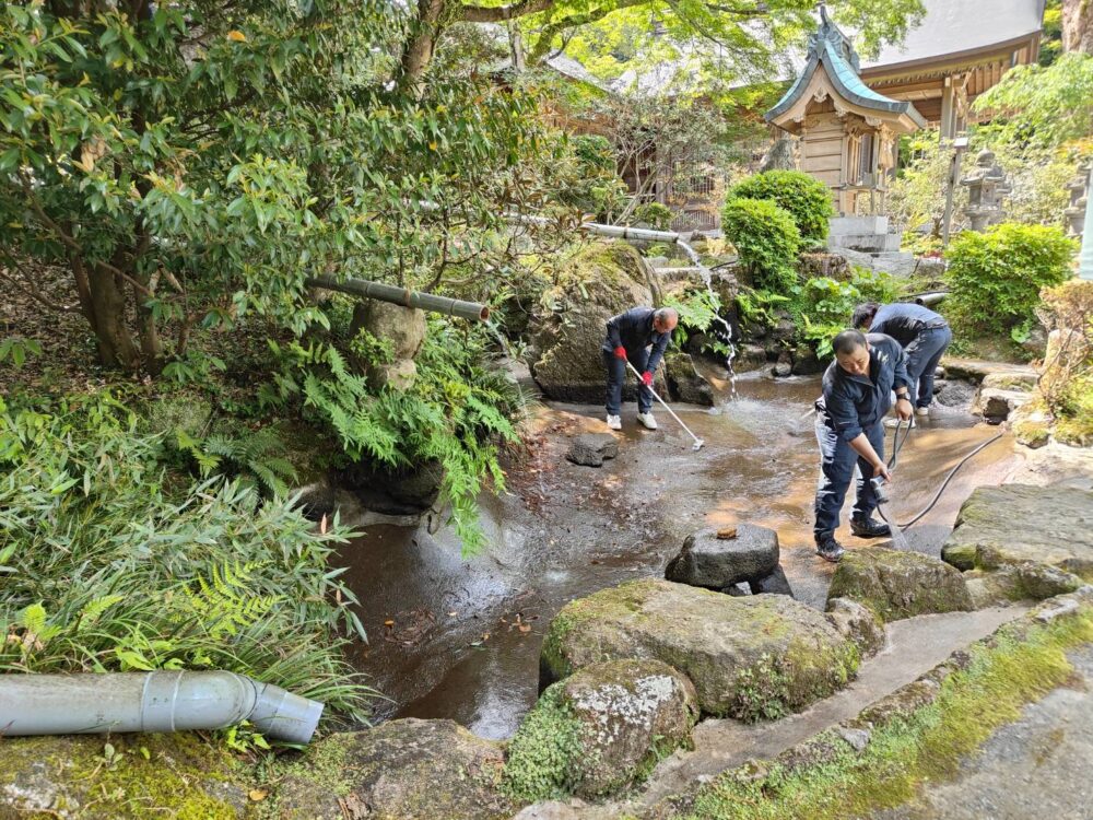 竈門神社にて清掃活動を行いました
