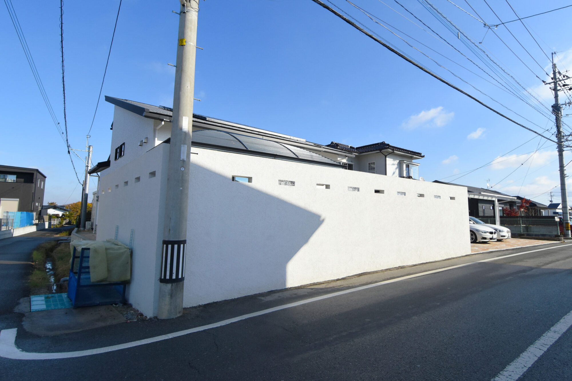 愛犬が自由に遊べるお庭｜グランドアートウォール